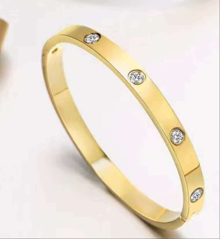 https://whisperwanda.com/products/bracelet-en-or-14k-et-acier-inoxydable-pour-femmes